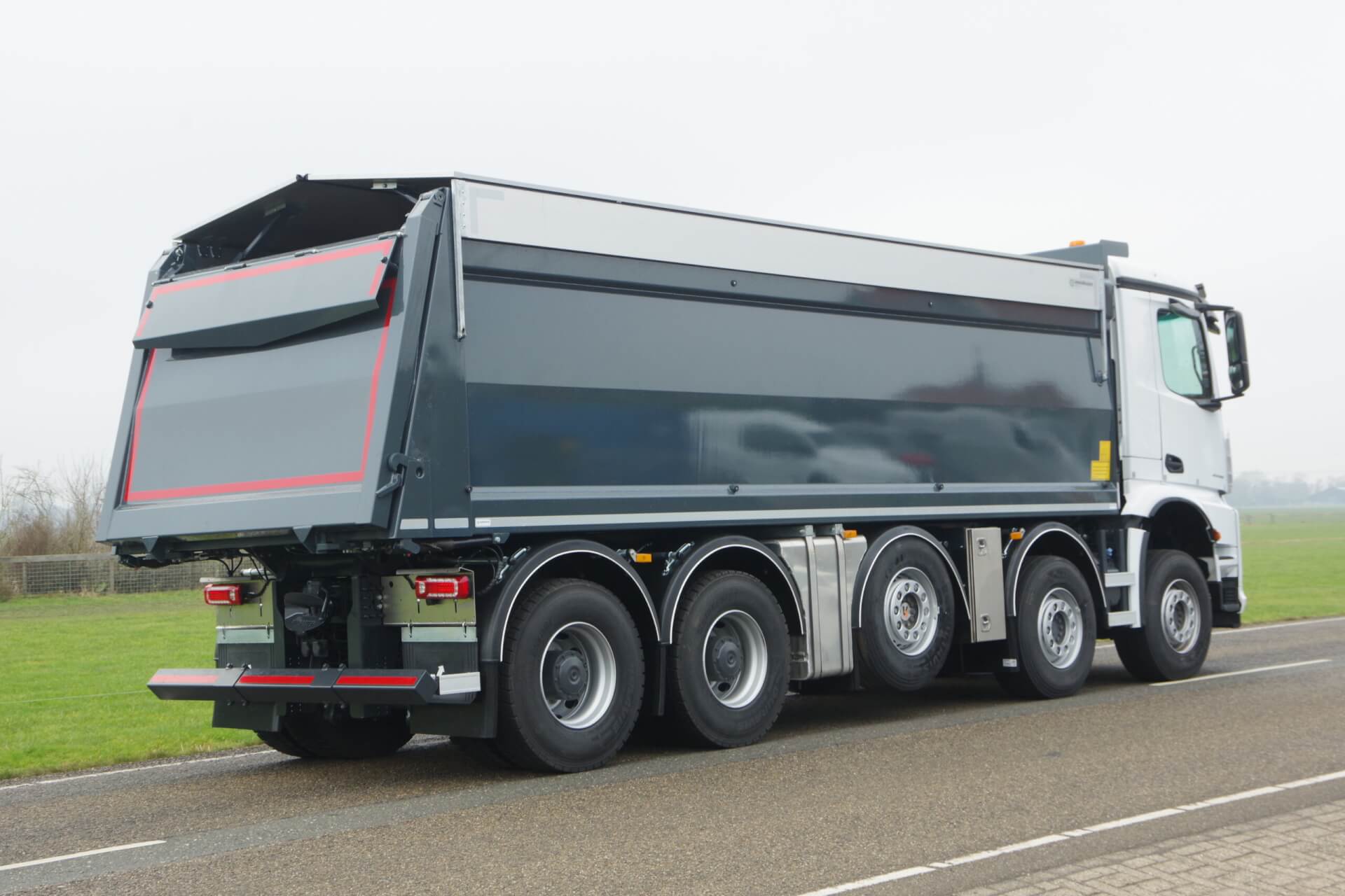 AROCS_10x4_HYVA_Kiper _Grijs ra