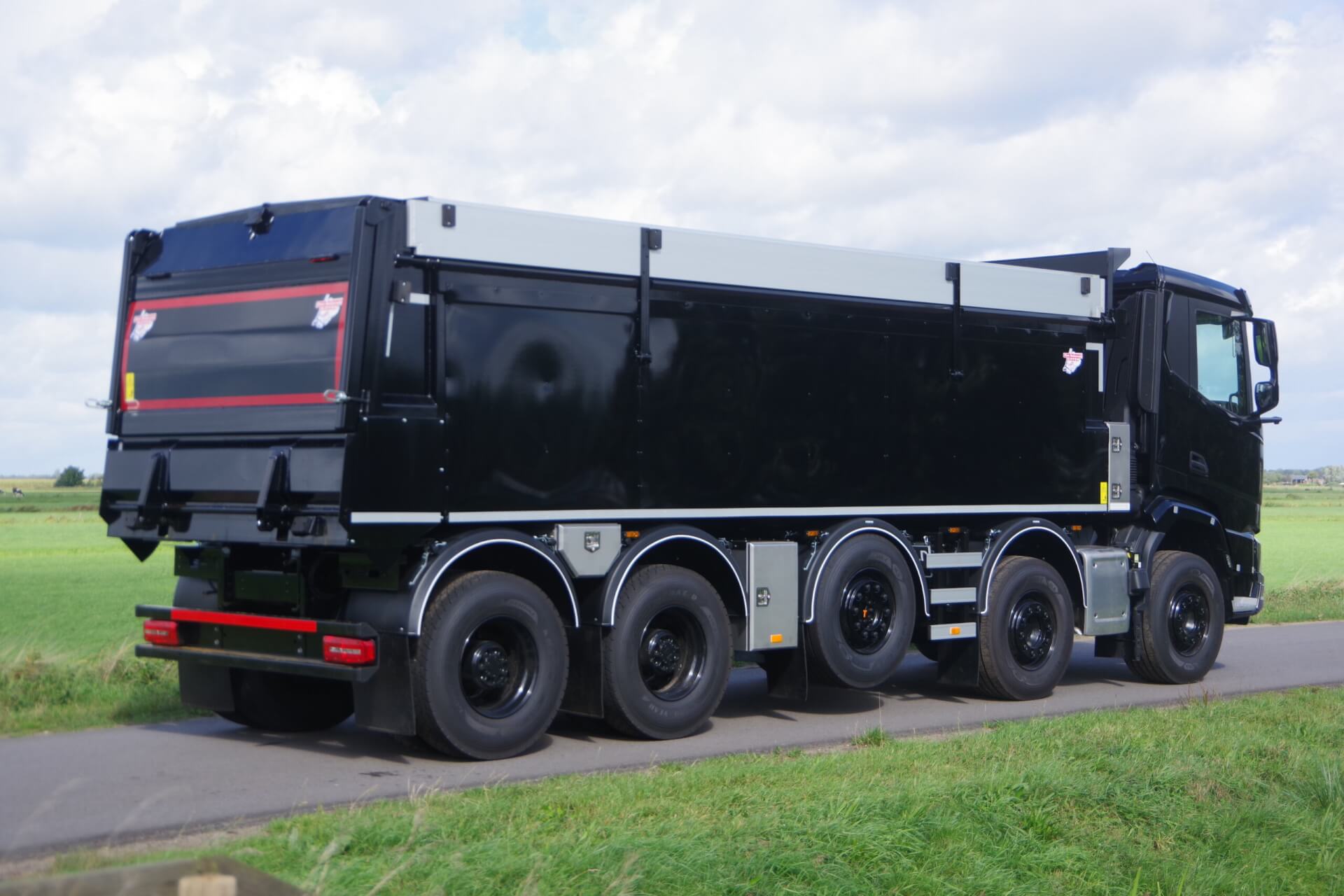DAF XF 10x4 Midlift vd Brandwijk ra 1