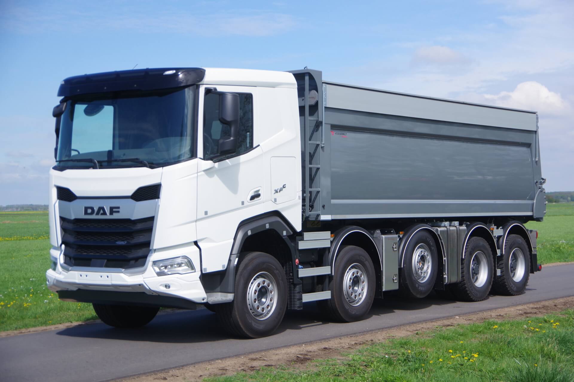 DAF XFc 480 10x4 midlift Vossebelt grijs lv 1