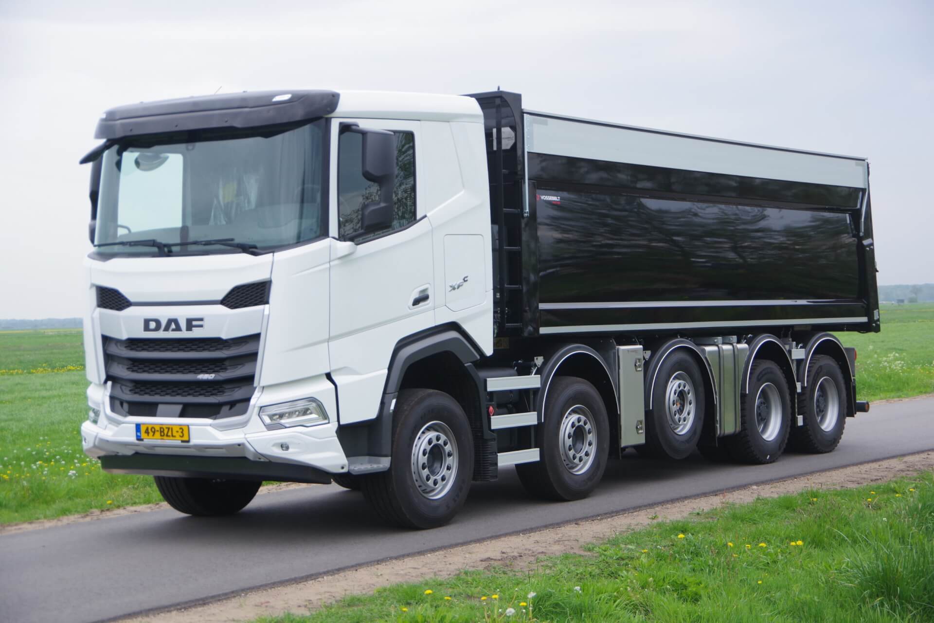 DAF XFc 480 10x4 midlift Vossebelt zwart lv 1