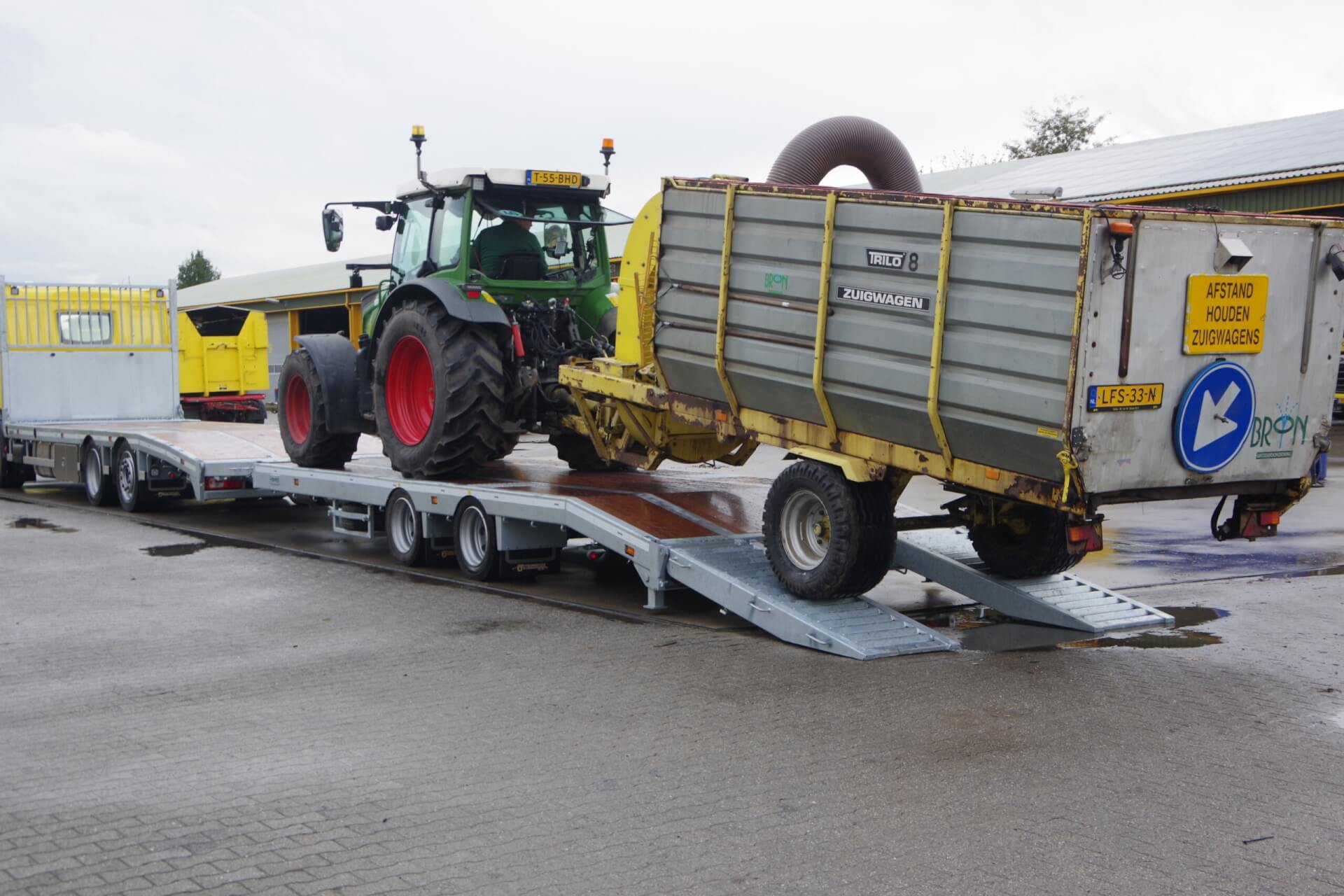 DAF_OprijXD-29-85-tandemdieplader FENDT laden la 4