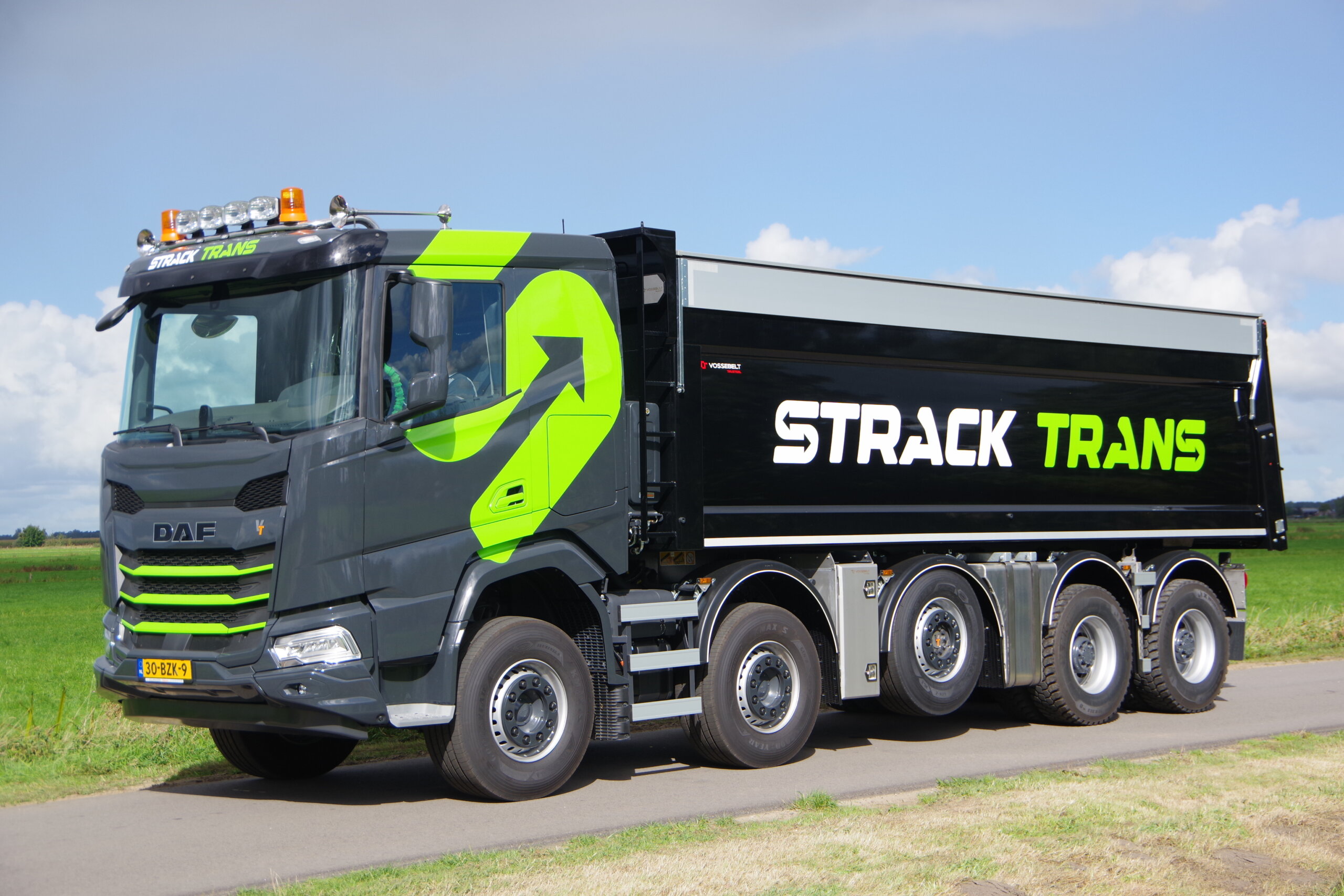 DAF_XF_10x4_Midlift_Vossebelt-Kipper StrackTrans lv 1