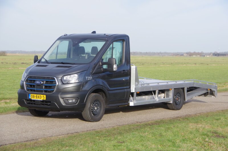 FORD e-Transit oprijwagen lv 1