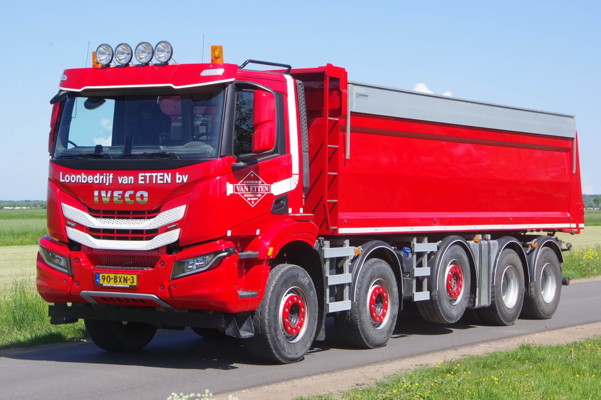 IVECO_T-Way_10x4_midlift_baggerkipper _van Etten lv 3