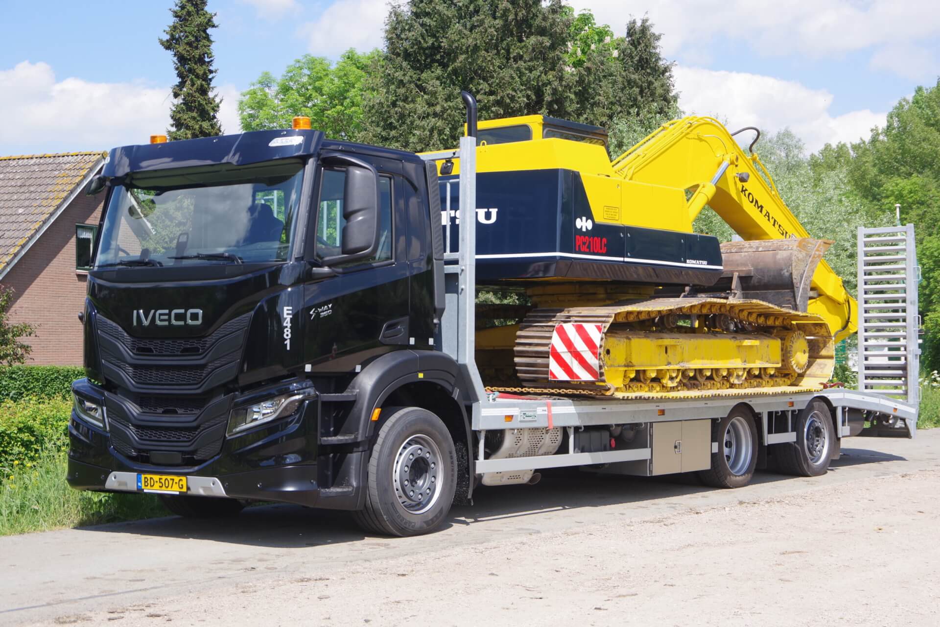 IVECO_oprijwagen_Wide-Spread_KOMATSU_PC210LC-3 lv 2