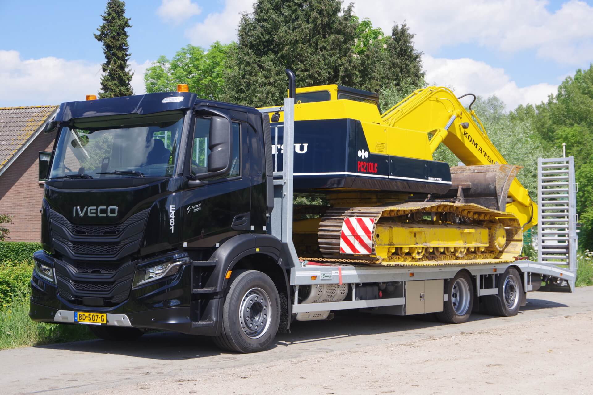 IVECO_oprijwagen_Wide-Spread_KOMATSU_PC210LC-3 lv 3