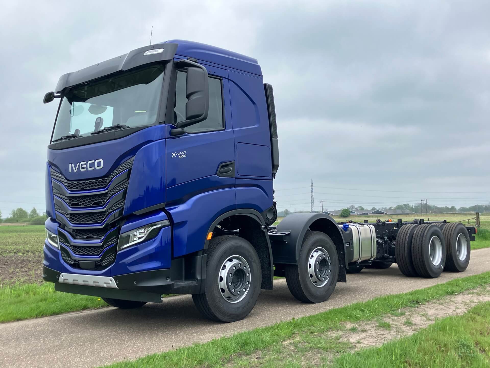 Iveco X-WAY 8x2 chassis lv 3