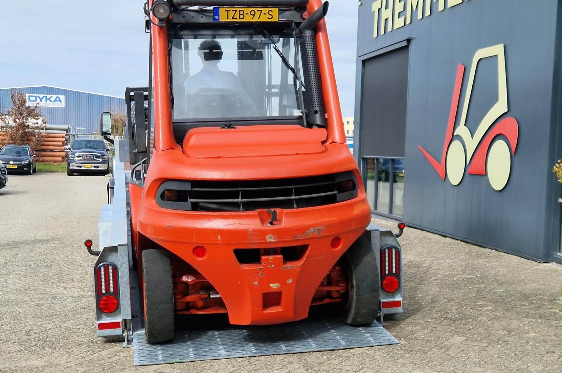 Kodiak met Superdiep laden 6T Linde aa