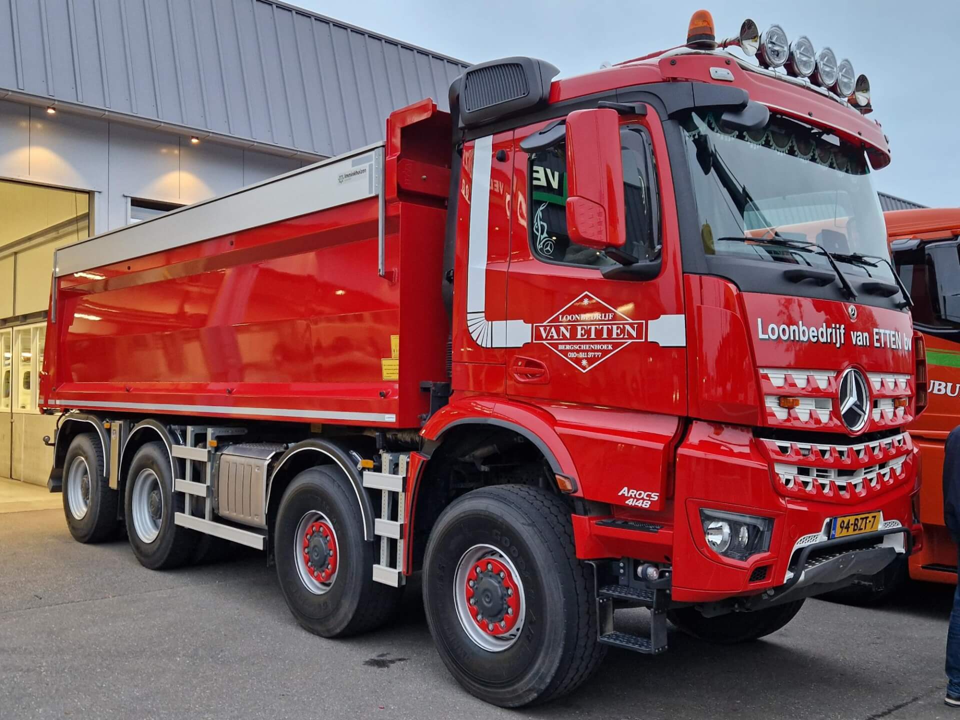 MB 8x8 Wide-Spread_46-Ton_HYYVA-kipper rv