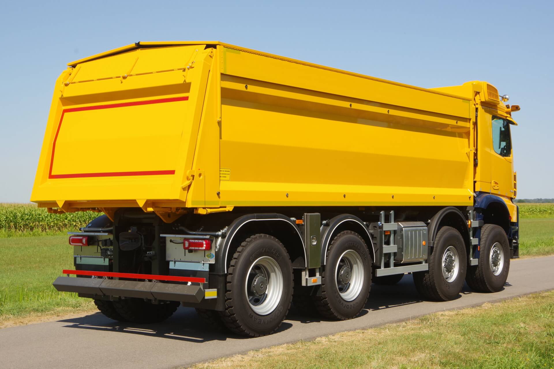 MB 8x8 Wide-Spread_46-Ton_HYYVA-kipper_SINKE RA 1