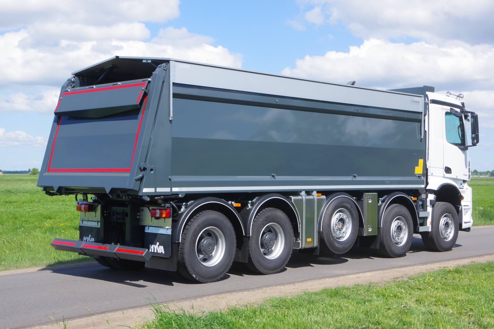 MERCEDES -10x4 Milift-HYVA-baggerkipper ra