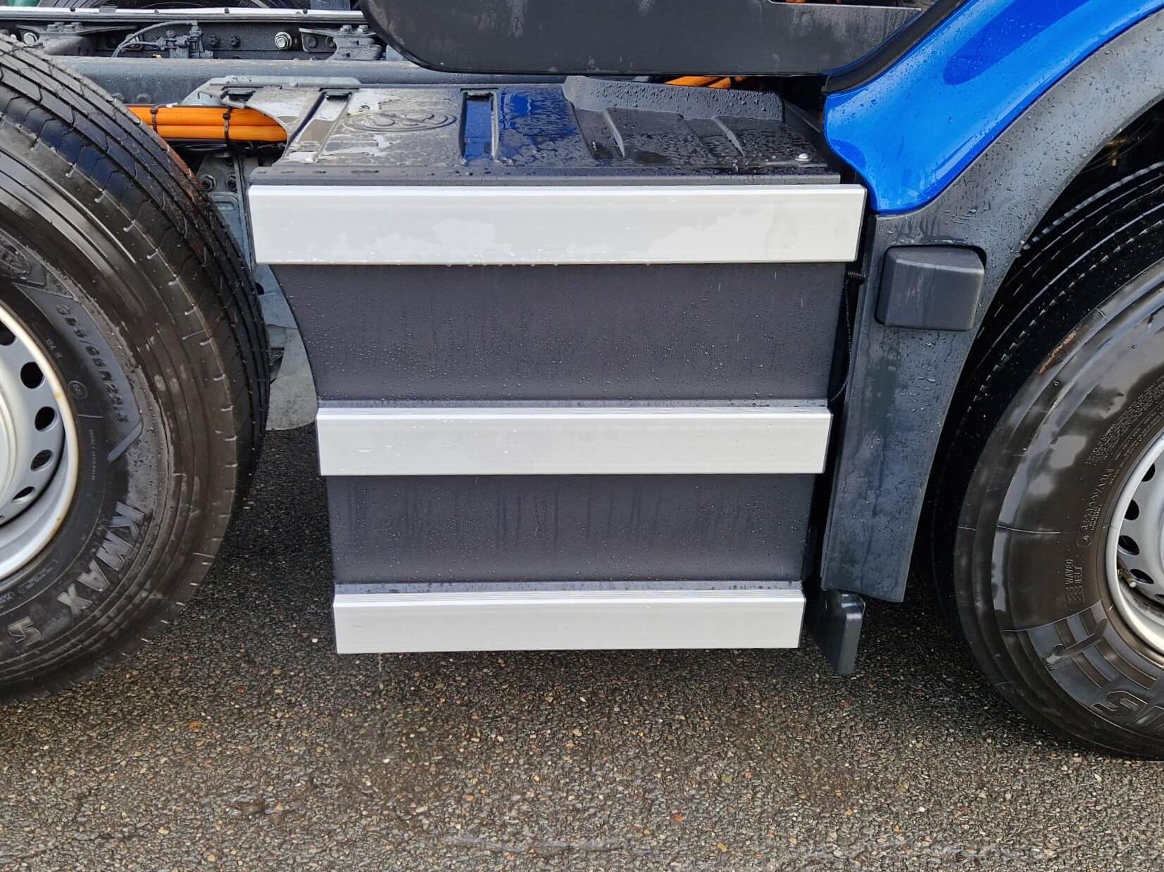 MERCEDES e-600_8x2_AHVRIJ accu 1-2 1