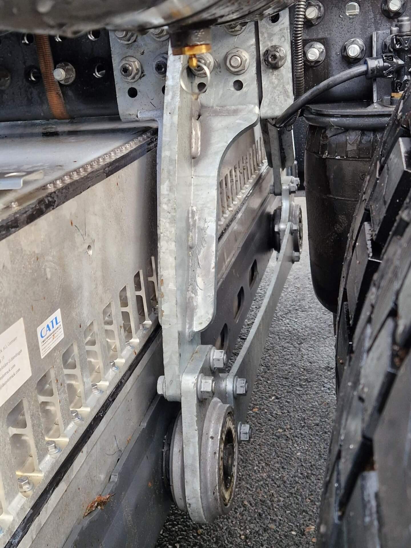 MERCEDES e-600_8x2_AHVRIJ accusteun 4