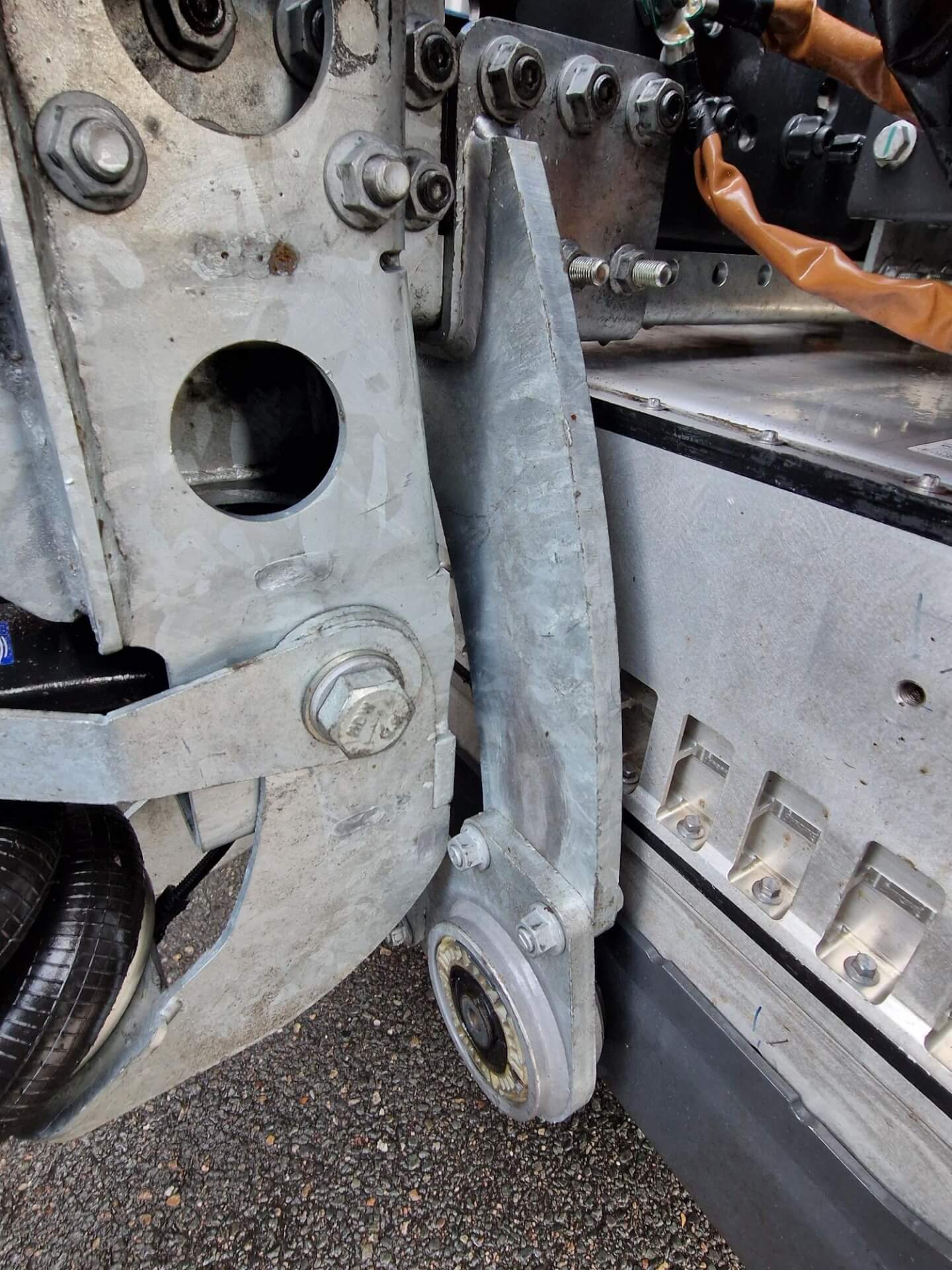 MERCEDES e-600_8x2_AHVRIJ accusteun + ashef