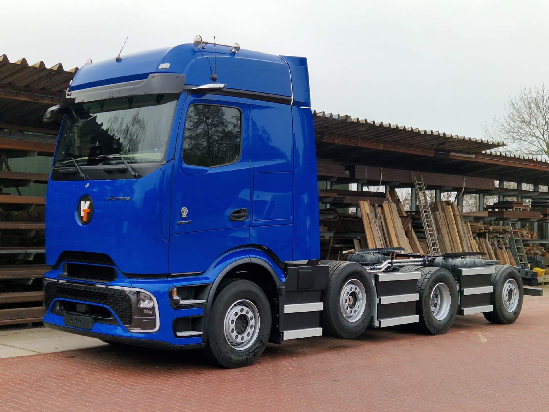 MERCEDES e-600_8x2_AHVRIJ lv