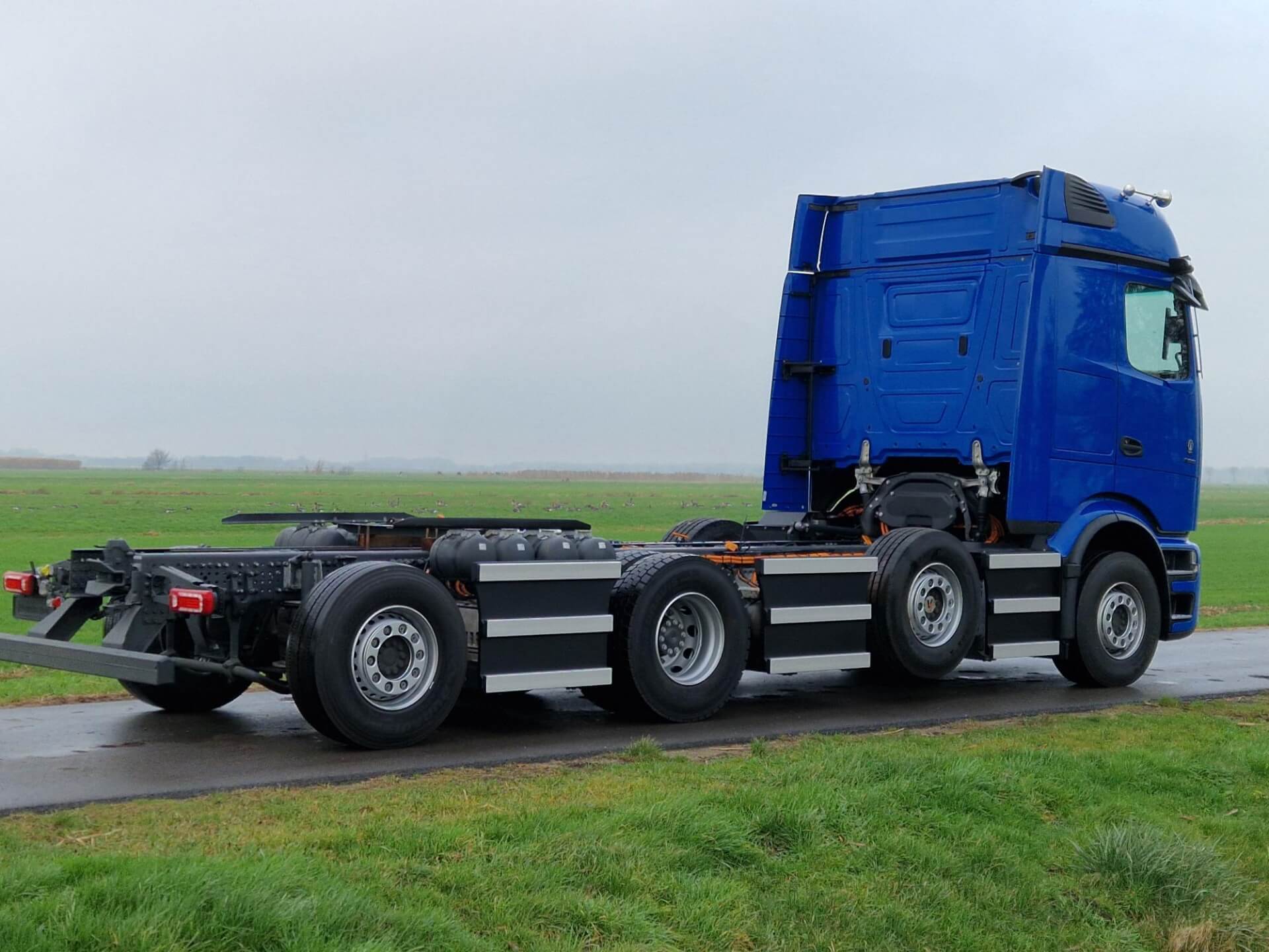 MERCEDES e-600_8x2_AHVRIJ ra 2