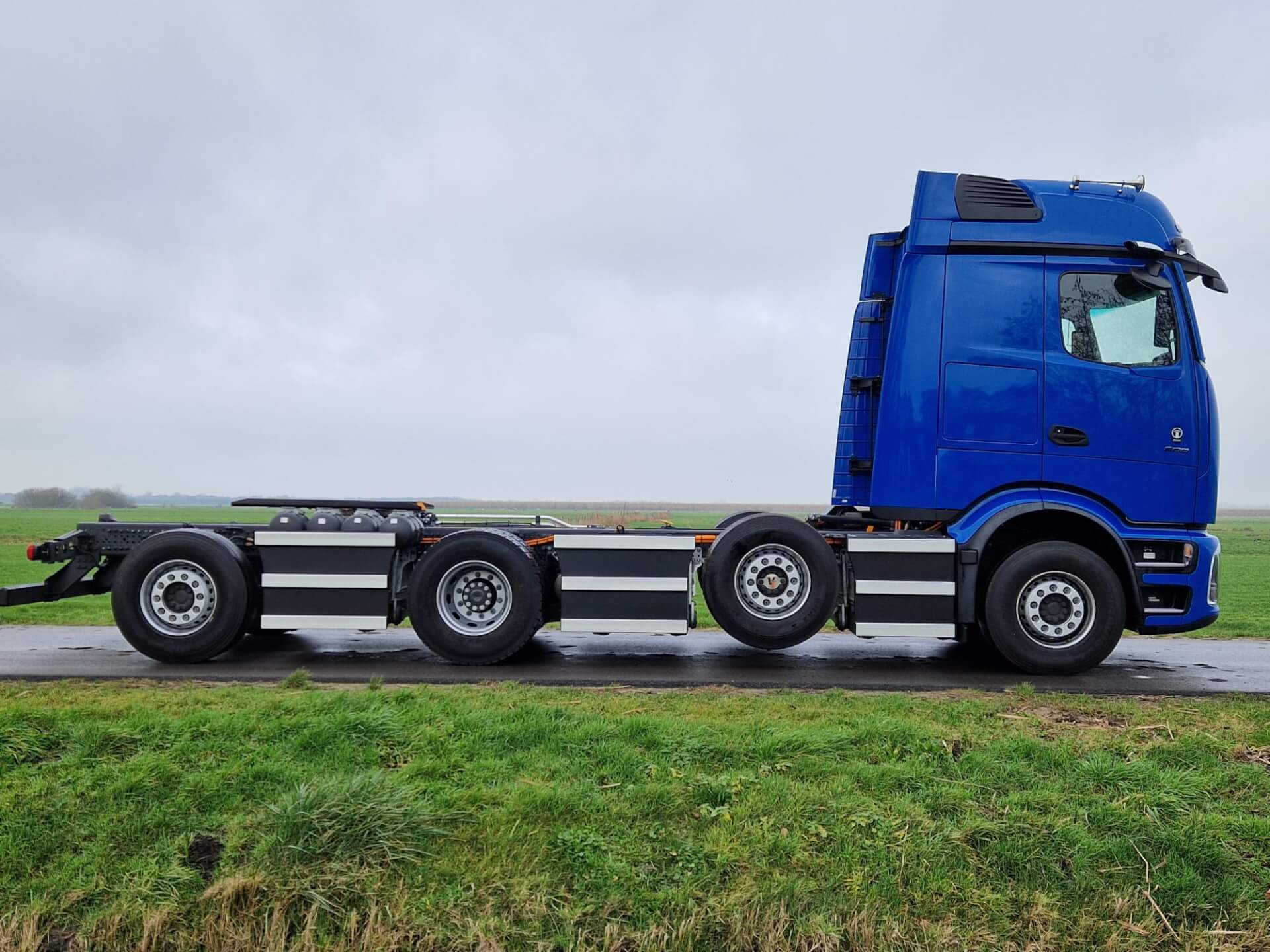 MERCEDES e-600_8x2_AHVRIJ rz 3