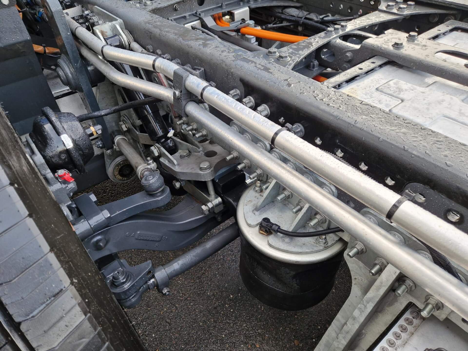 MERCEDES e-600_8x2_AHVRIJ stuursysteem 3