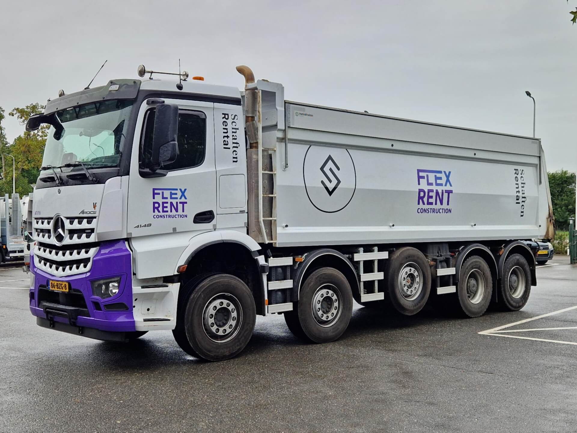 Mercedes 10x4_Midlift_Flex-rent lv 1