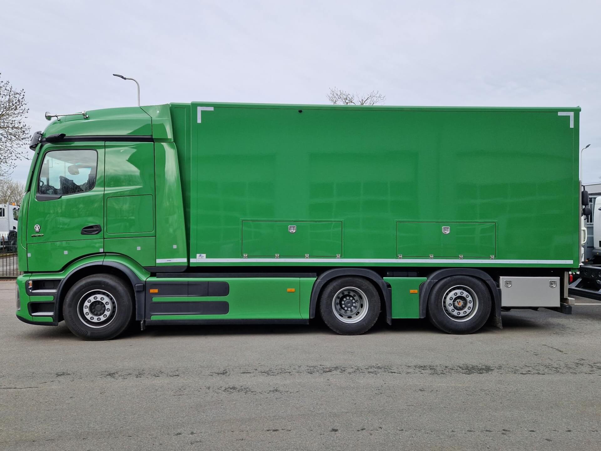 Mercedes e-600 6x2 Wide-Spread Heiniken lz