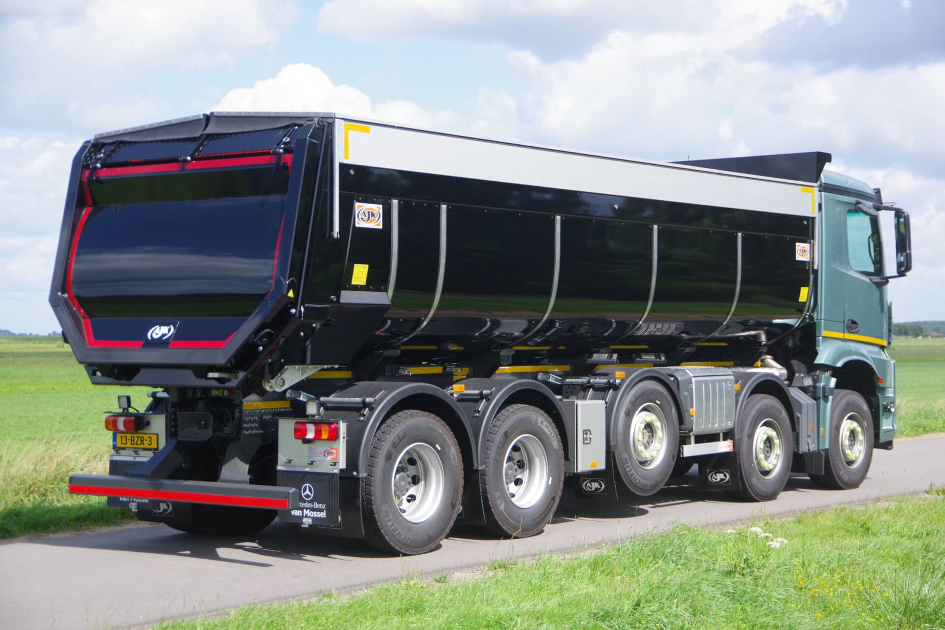 Mercedes_AROCS_10x4 AJK_kipper ra 1