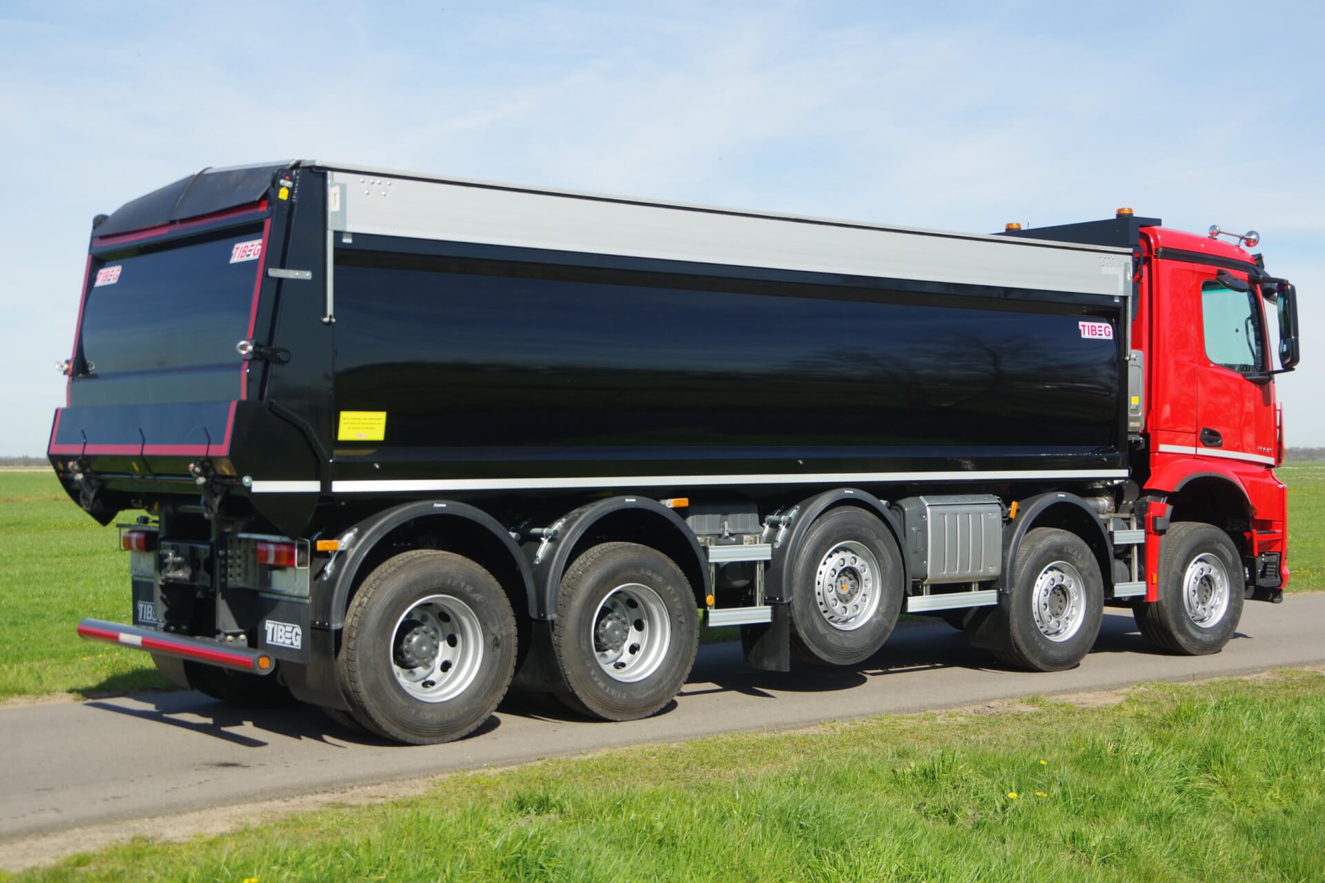 Mercedes_AROCS_10x4_zwarte_TIBEG_kipper ra