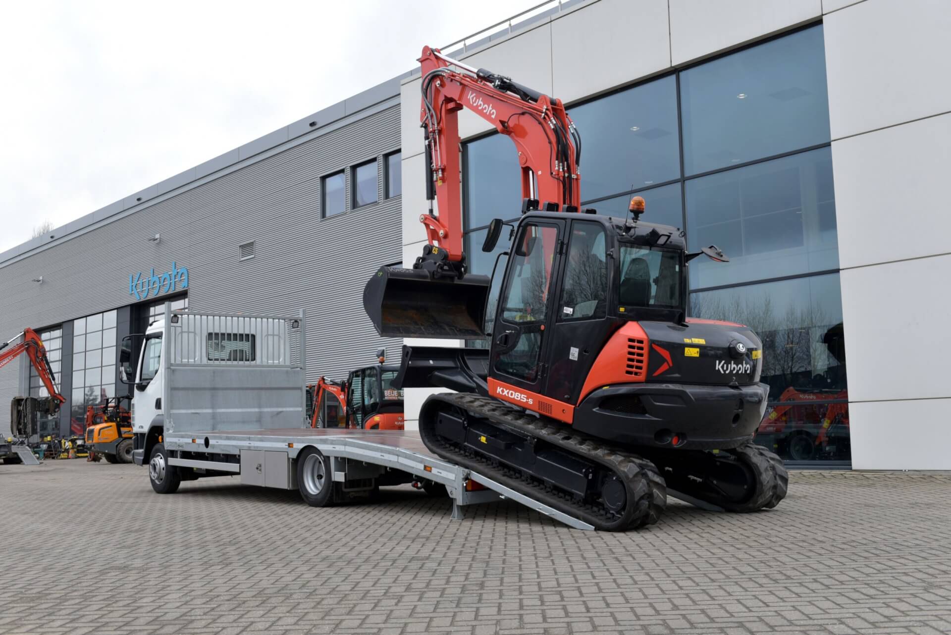 .OprijXB 16-68 met Kubota KX-085-5 lv laden 1
