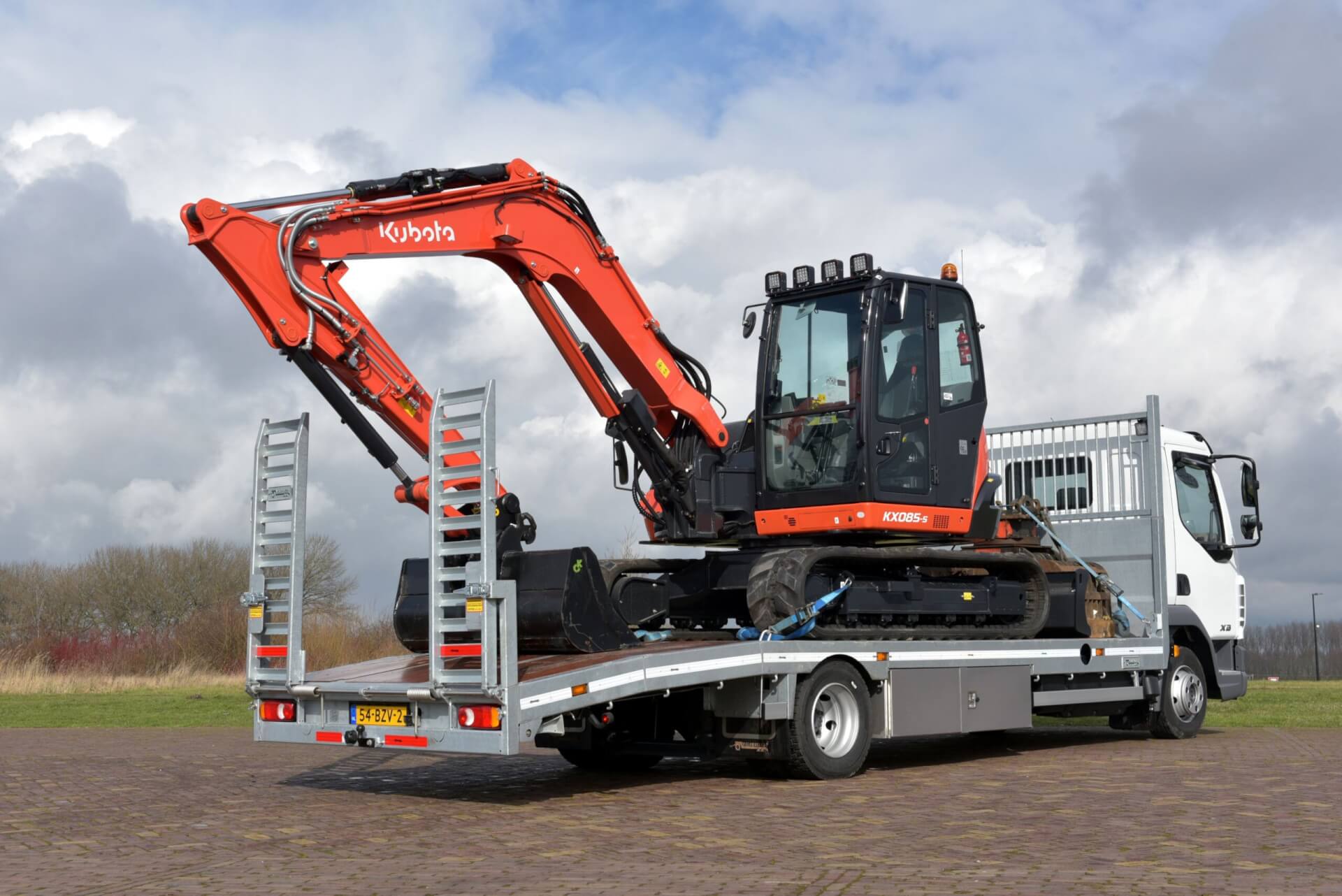 .OprijXB 16-68 met Kubota KX-085-5 ra