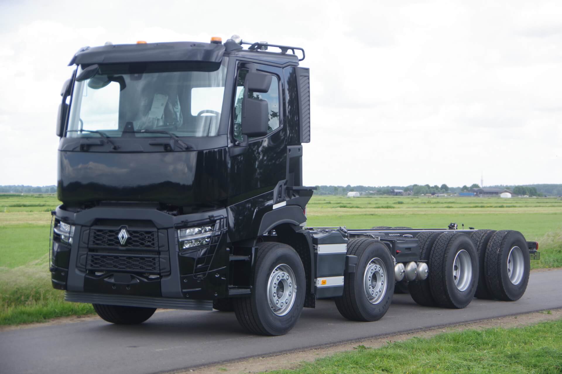 RENAULT_T530 _8x4_Wide-Spread chassis lv 1
