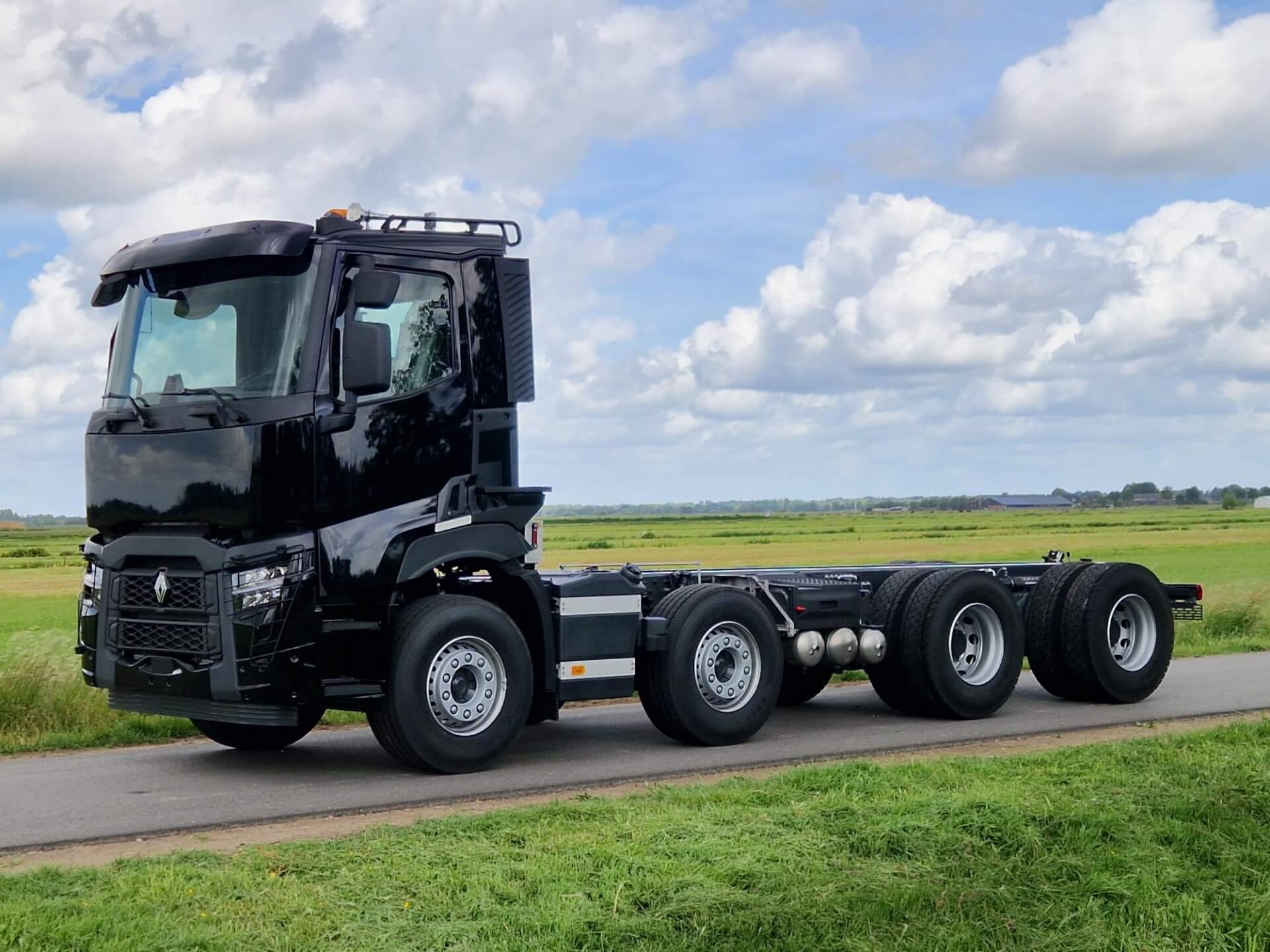 RENAULT_T530 _8x4_Wide-Spread chassis lv 7