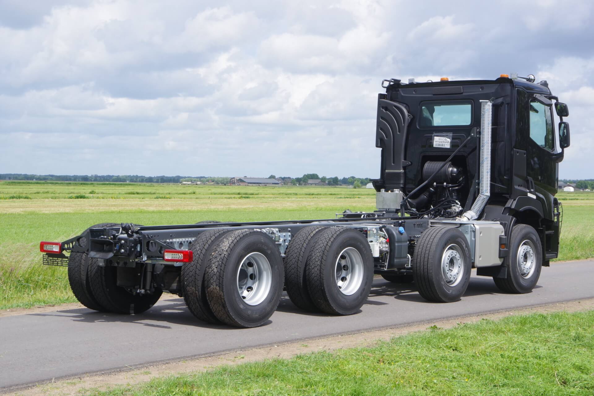 RENAULT_T530 _8x4_Wide-Spread chassis ra 1