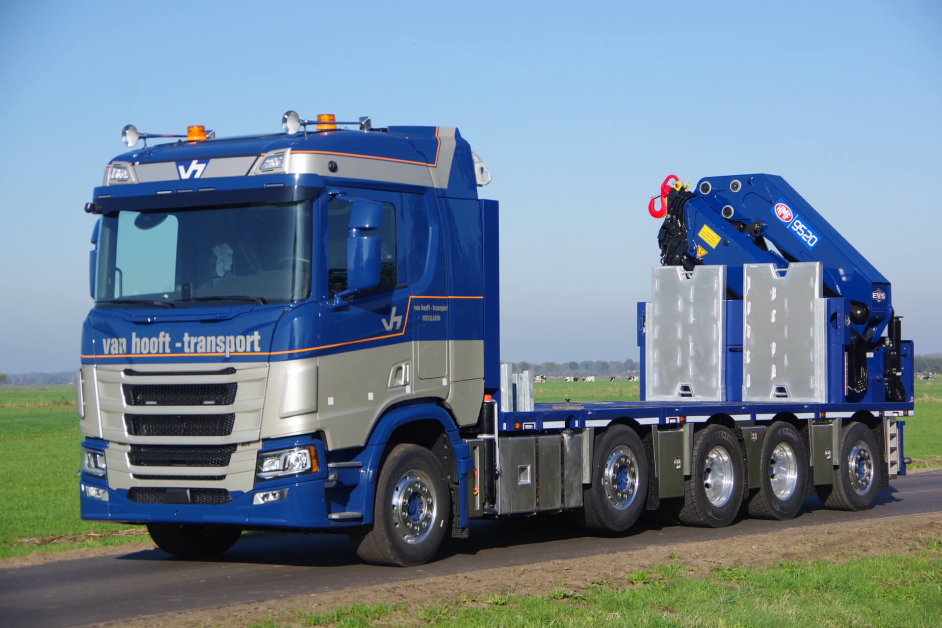 SCANIA 10x4 Wide-Spread 2e Vooras verplaatst Met HMF 9520 V Hooft lv 2