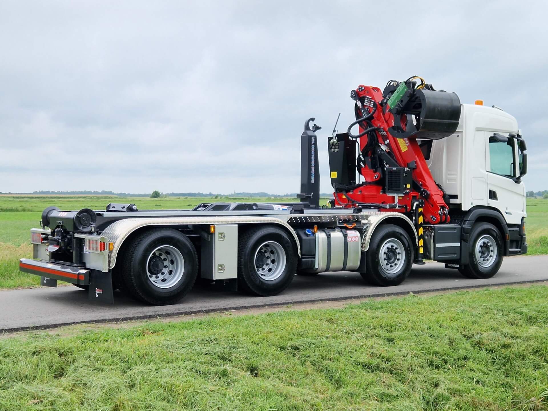 SCANIA 8x4 luchtgeveerd