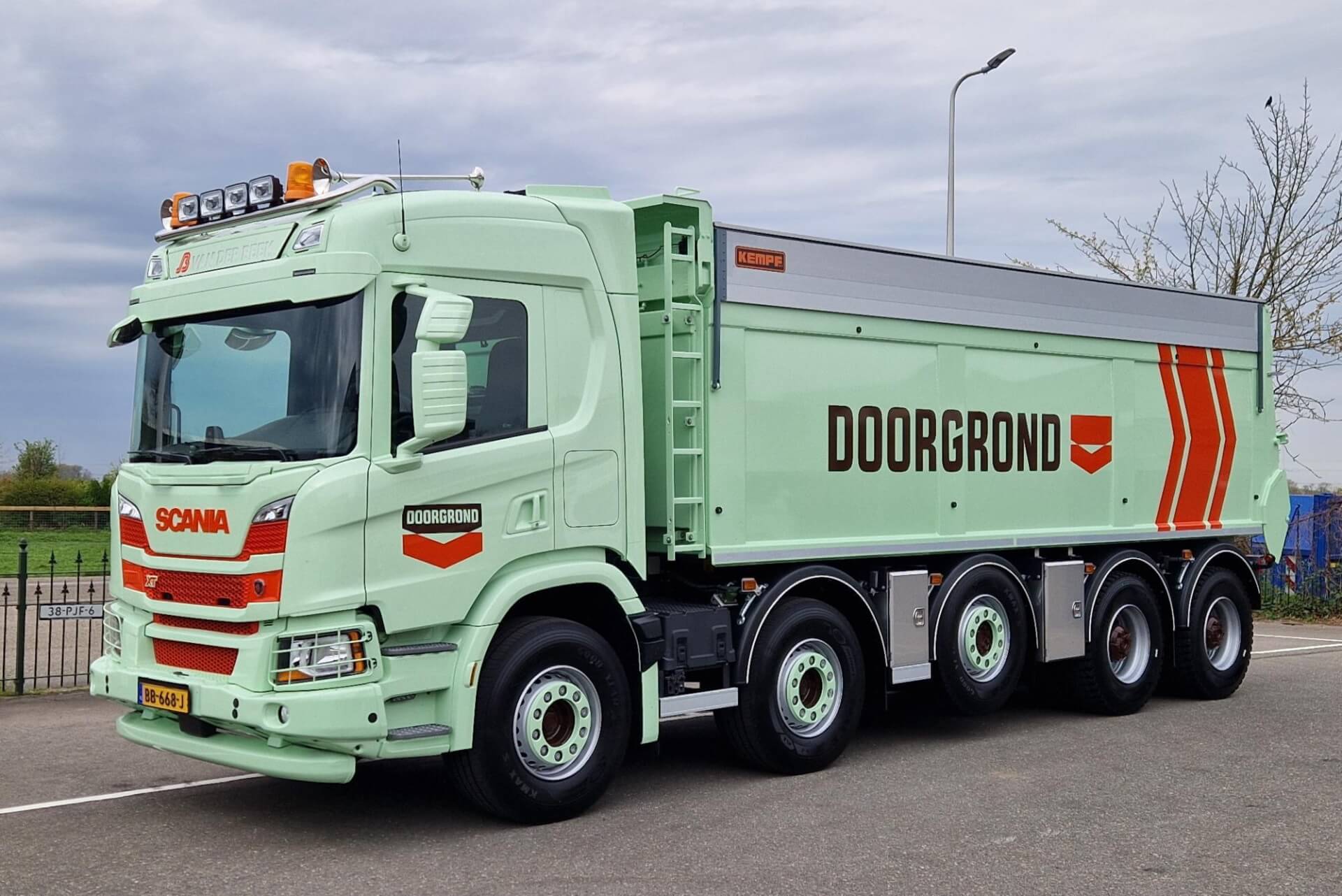 SCANIA _P460_10x4_midlift_Doorgrond lv