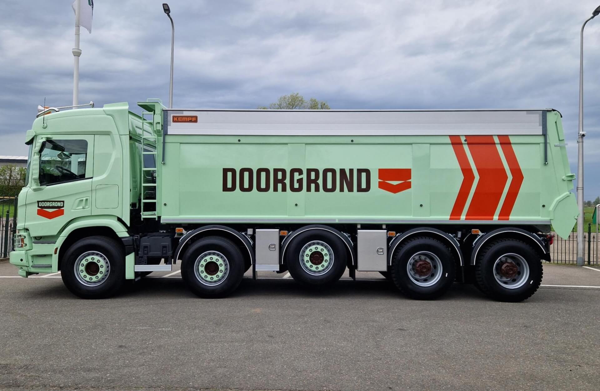 SCANIA _P460_10x4_midlift_Doorgrond lz