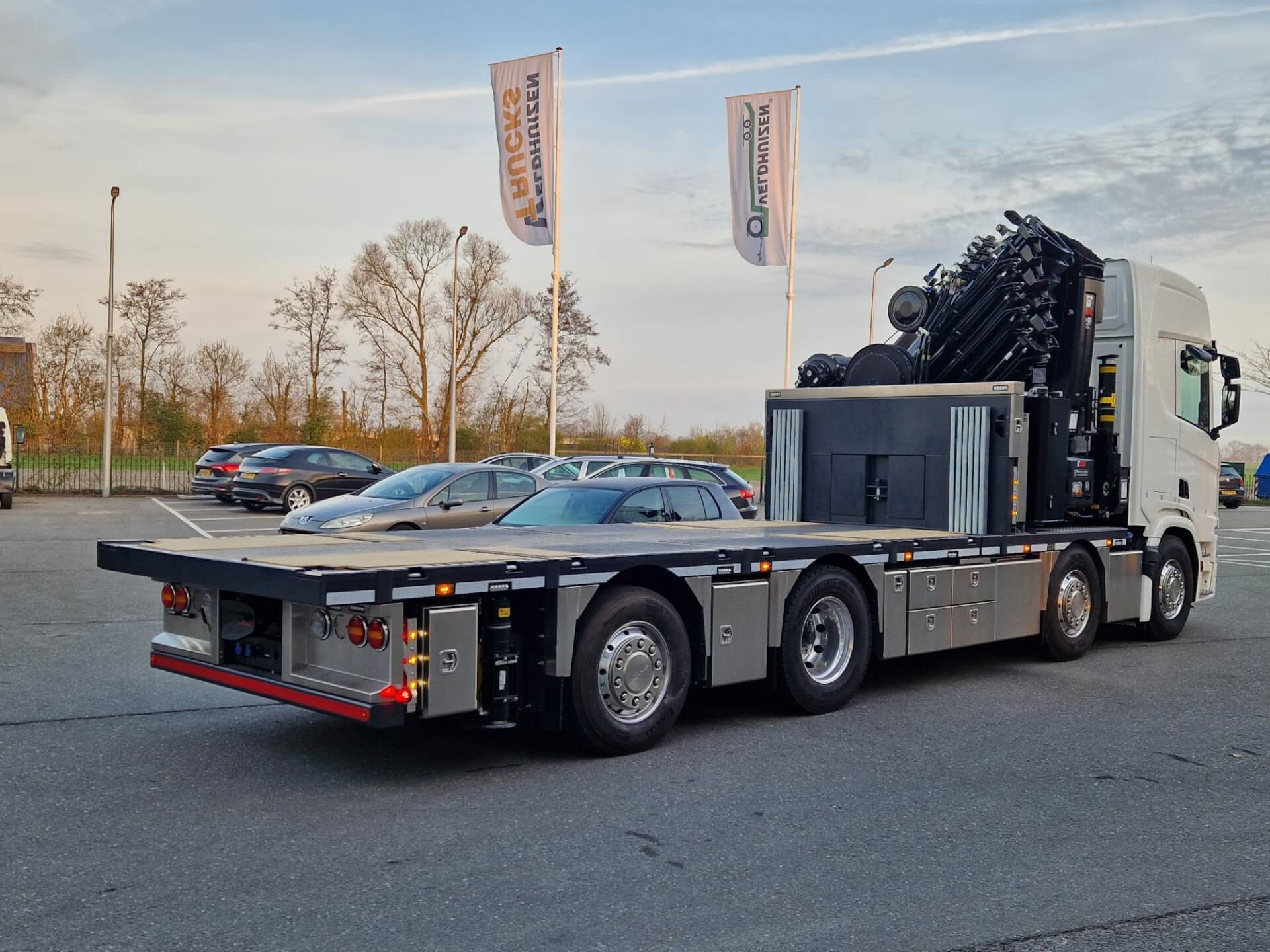 SCANIA_8x2_Wide-Spread_FBS_HIAB ra