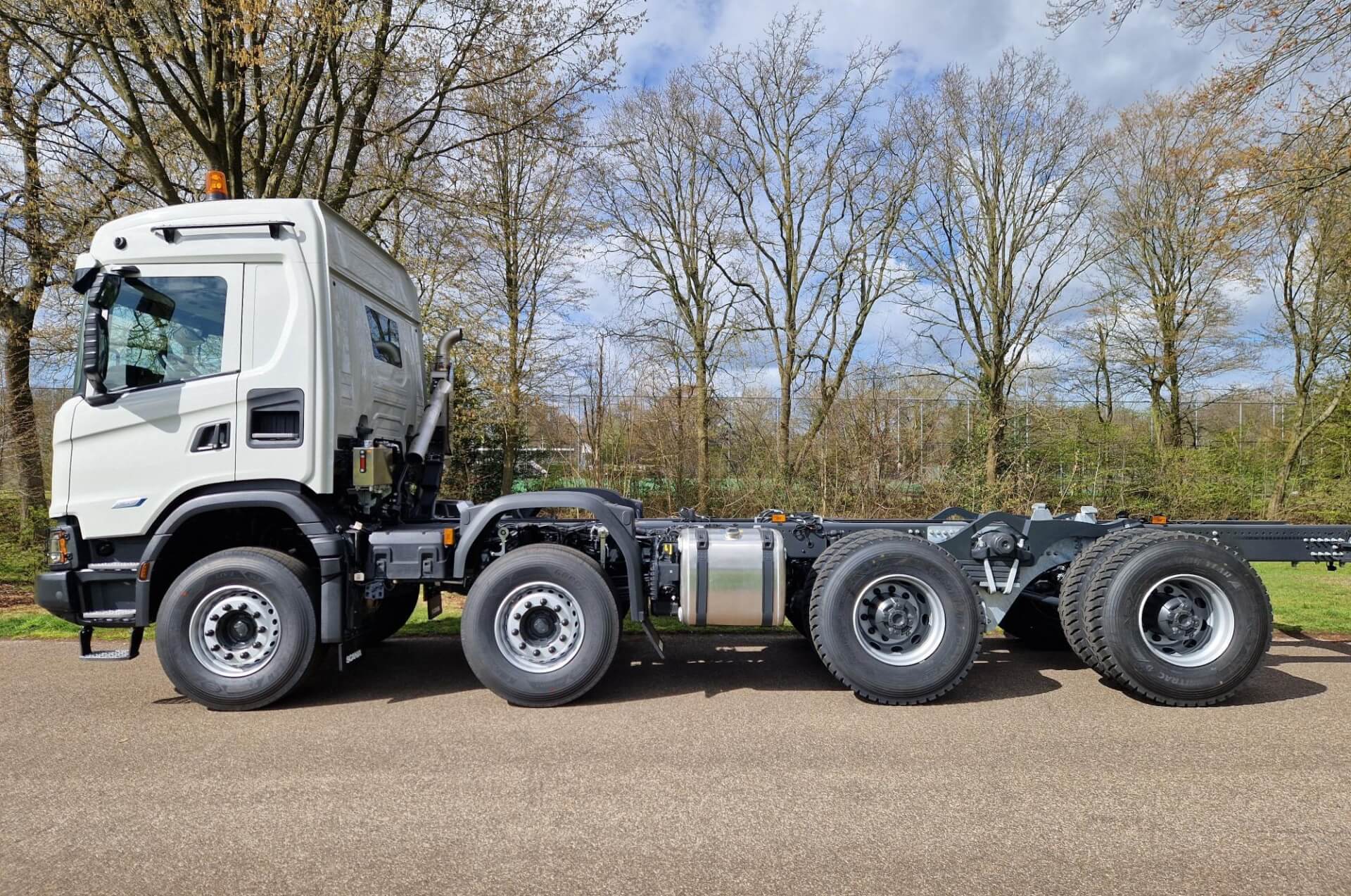 SCANIA_8x4_Wide-Spread_Hydro-WSG Chassis Raaijmakers lz