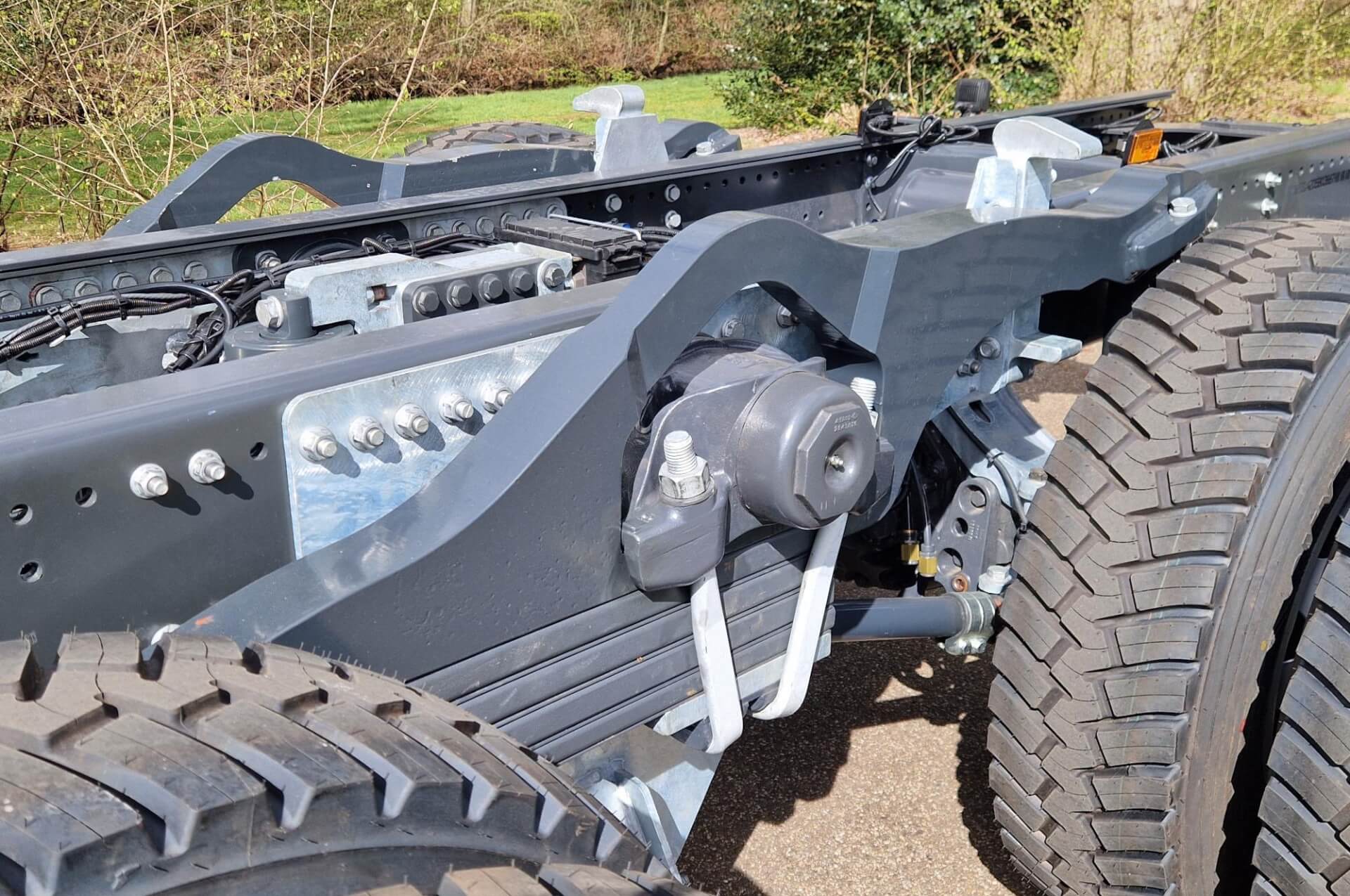 SCANIA_8x4_Wide-Spread_Hydro-WSG Chassis Raaijmakers vering lv 1