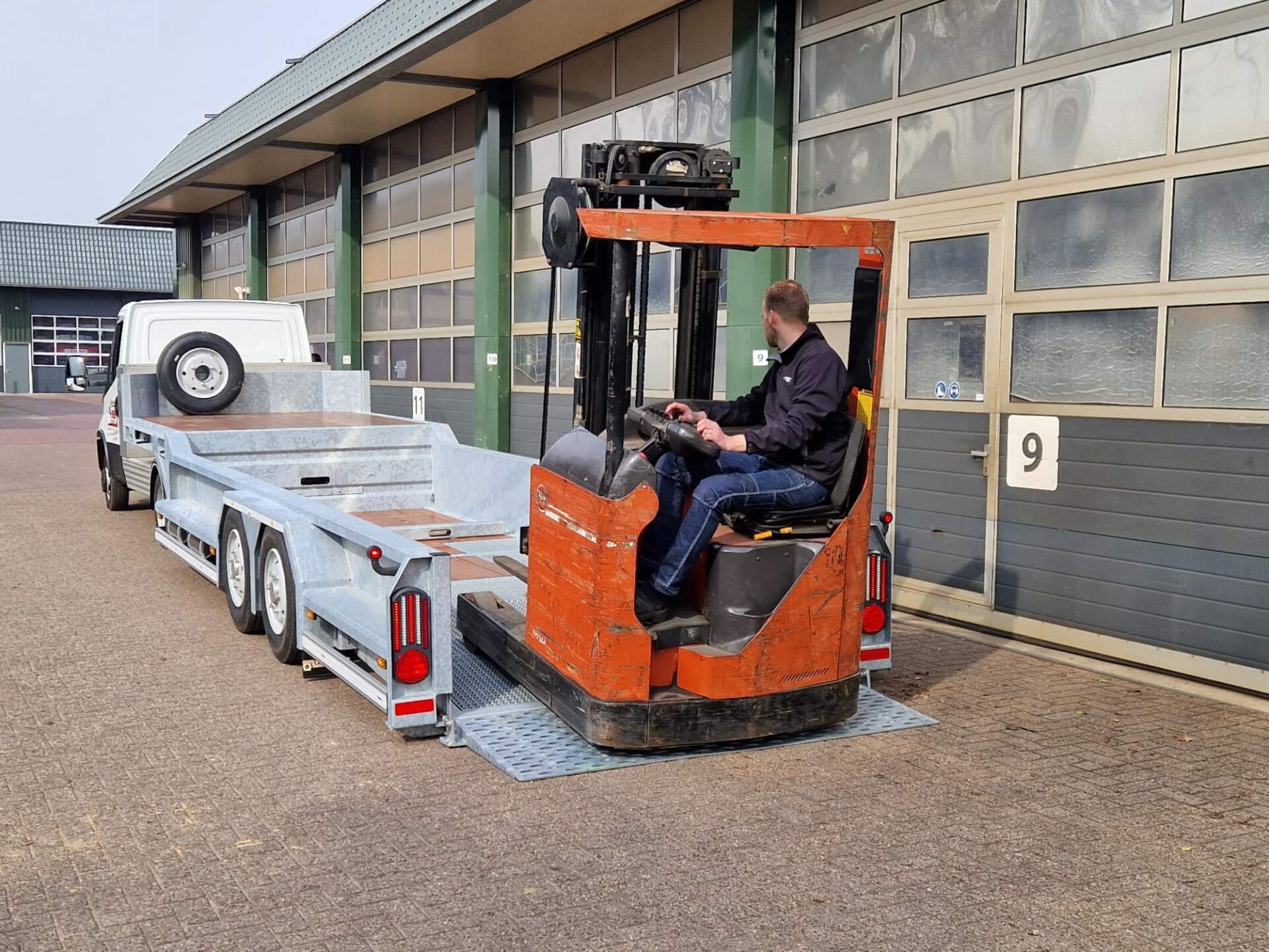 Superdiep 15 Ton 6.00x2.00m Reach-Truck laden 2