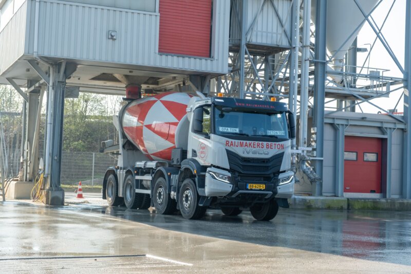 .T-Way 8x4 Wide-Spread met 12M3 Electrische Mulder-Miver bij centrale