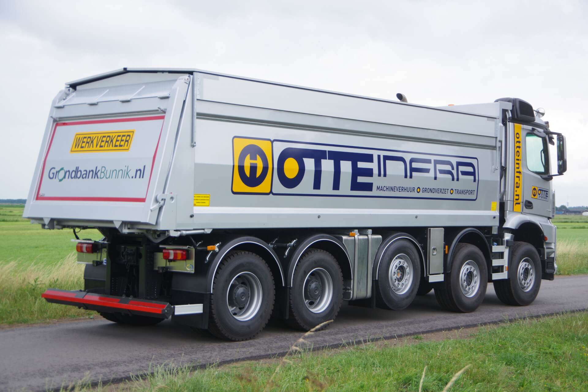 VELDHUIZEN_MERCEDES_10x4_Otte-infra ra