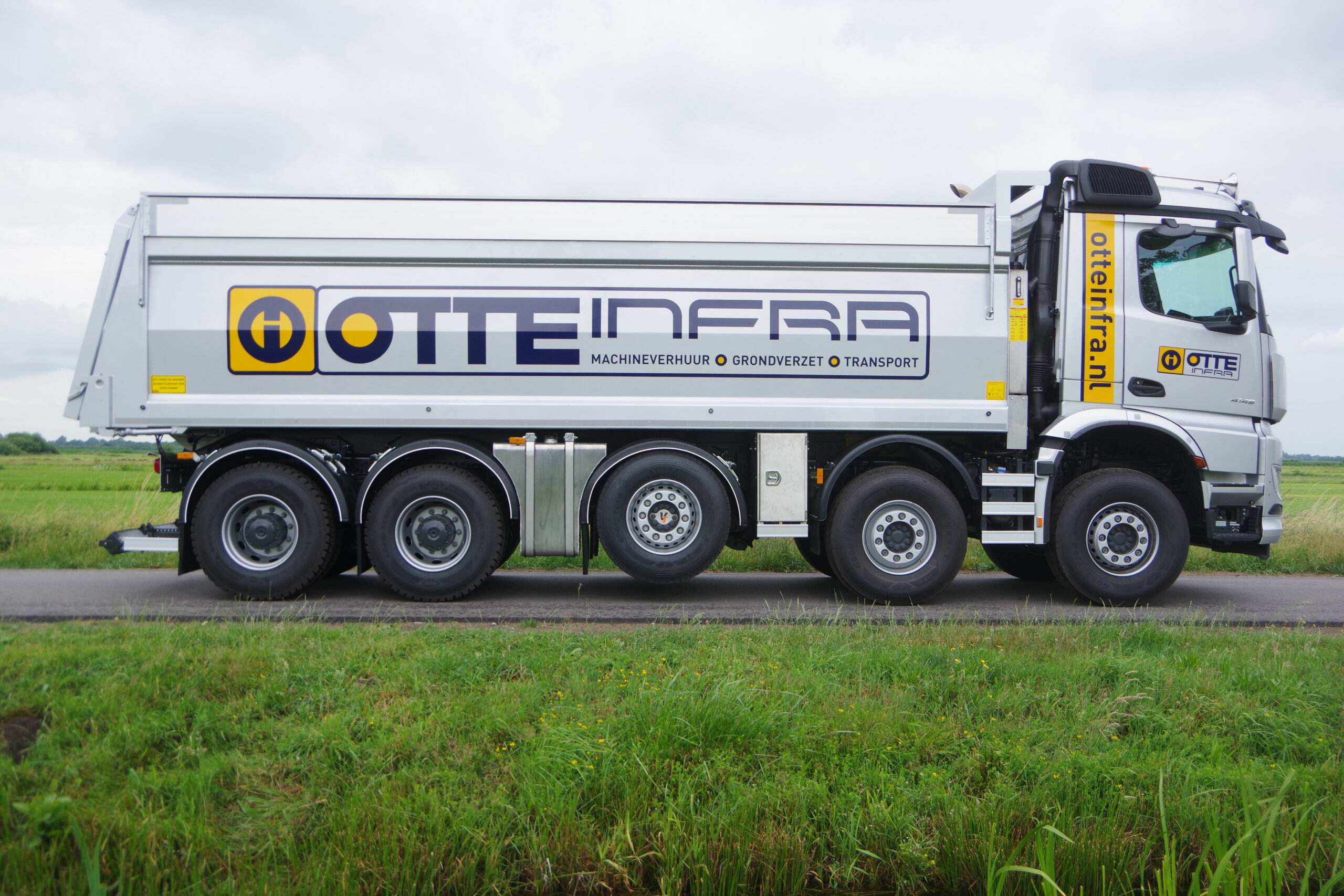 VELDHUIZEN_MERCEDES_10x4_Otte-infra rz