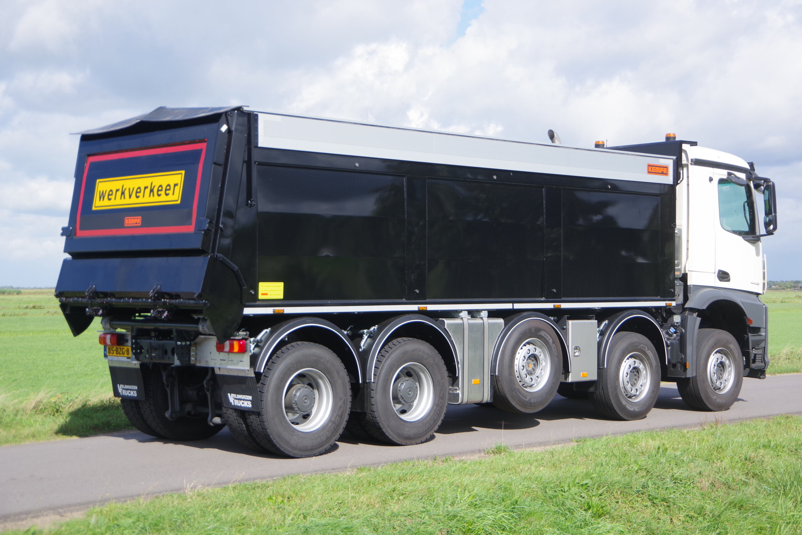 VELDHUIZEN_MERCEDES_10x4_Voorraad '25 ra
