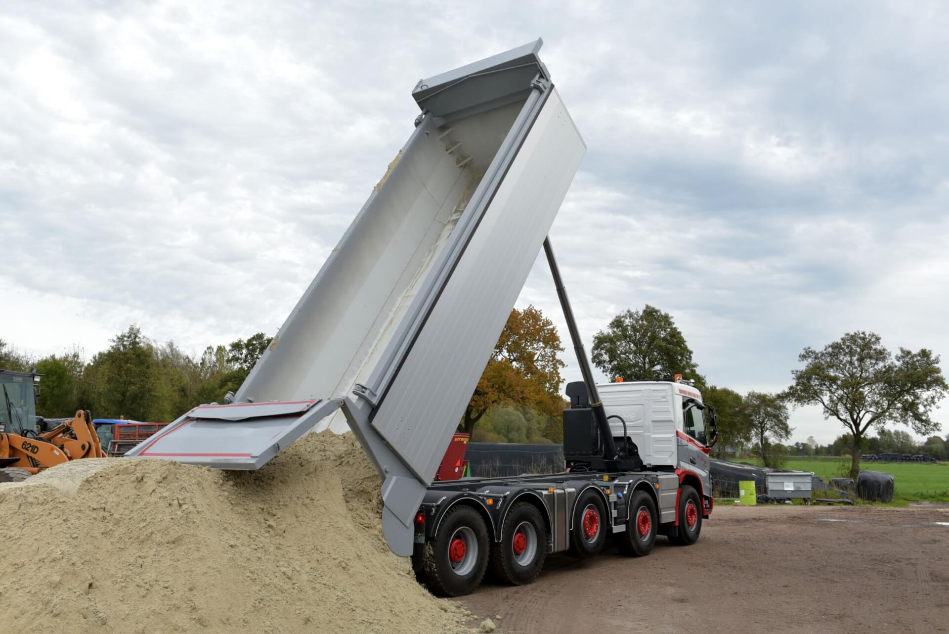 .VOLVO_10x4_Veldhuizen_W.PHILIPS kippen