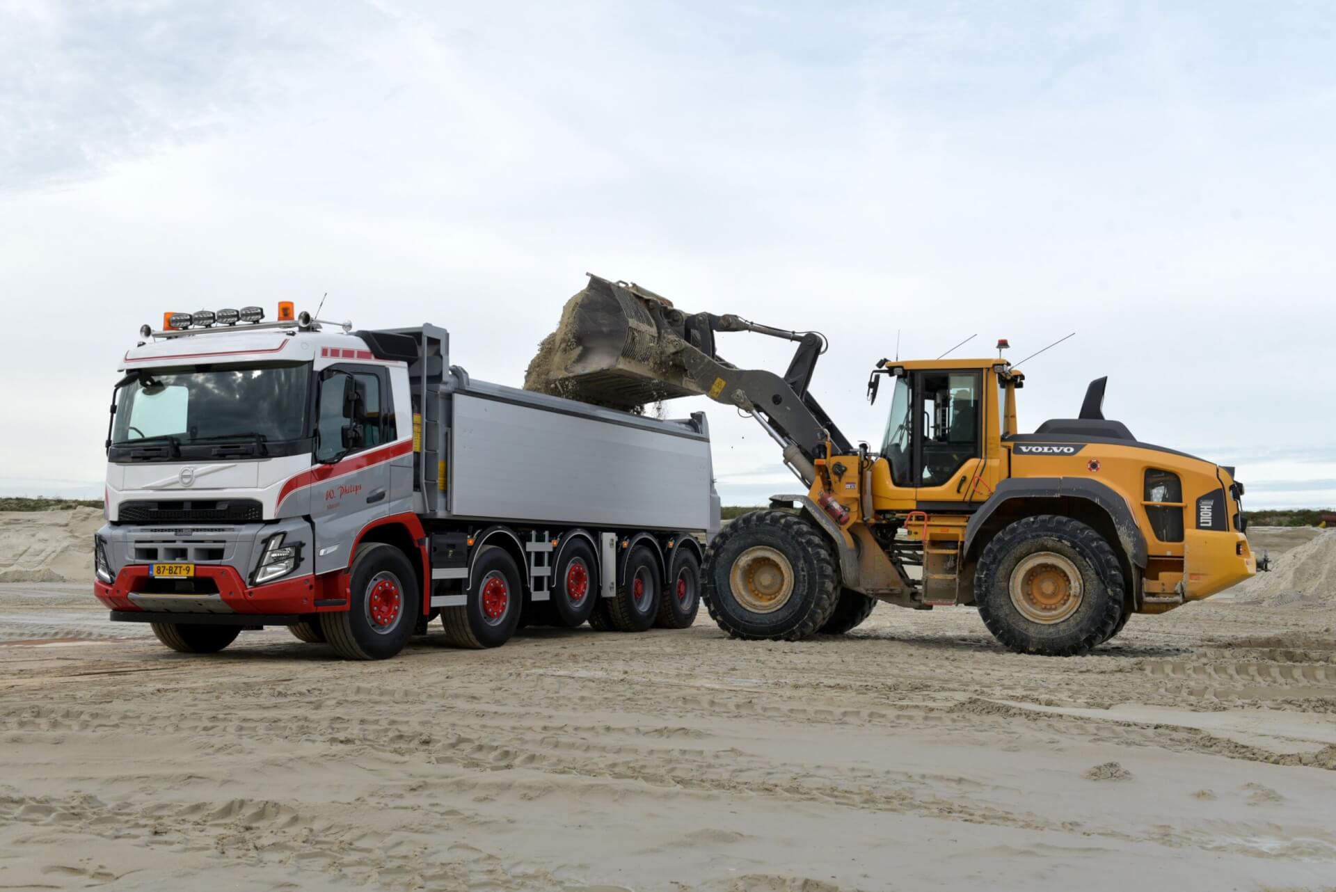 .VOLVO_10x4_Veldhuizen_W.PHILIPS laden