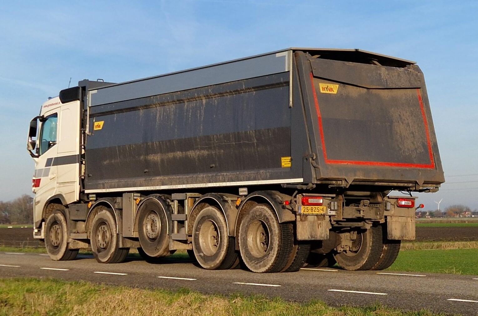 VOLVO_FH_10x4Midlift v Ettikhoven la 2