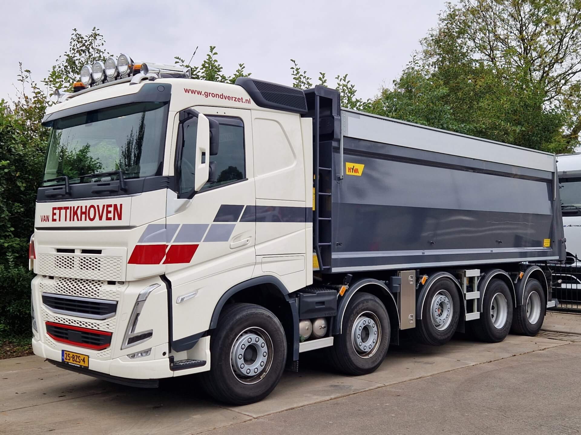 VOLVO_FH_10x4Midlift v Ettikhoven lv