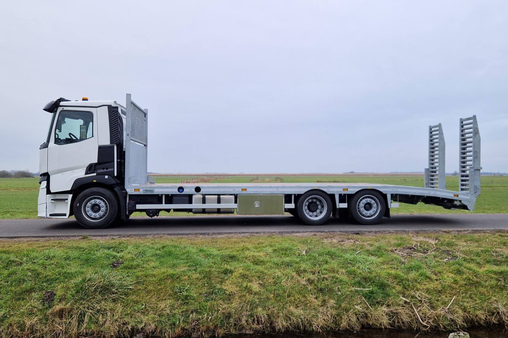 Veldhuizen-RENAULT oprijwagen 29-82 lz 2
