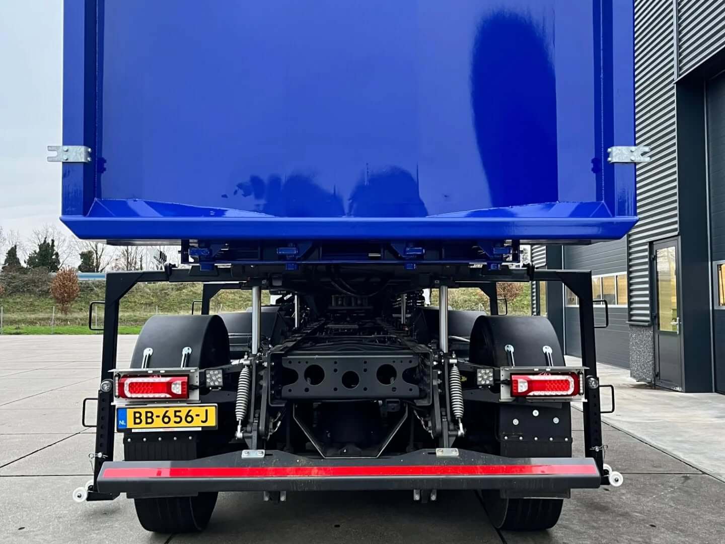 Veldhuizen Trucks 8x2 TUYTEL wisselbak 3
