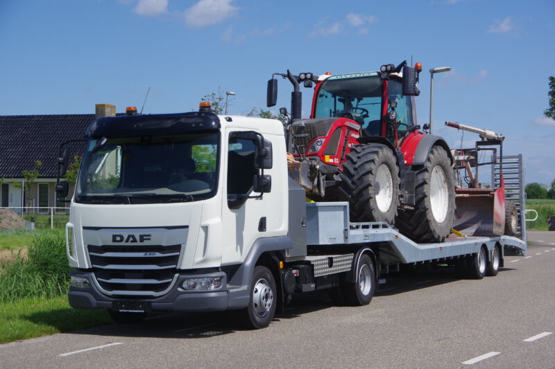 XB-trekker met 10,5m semidieplader 716 lv 2